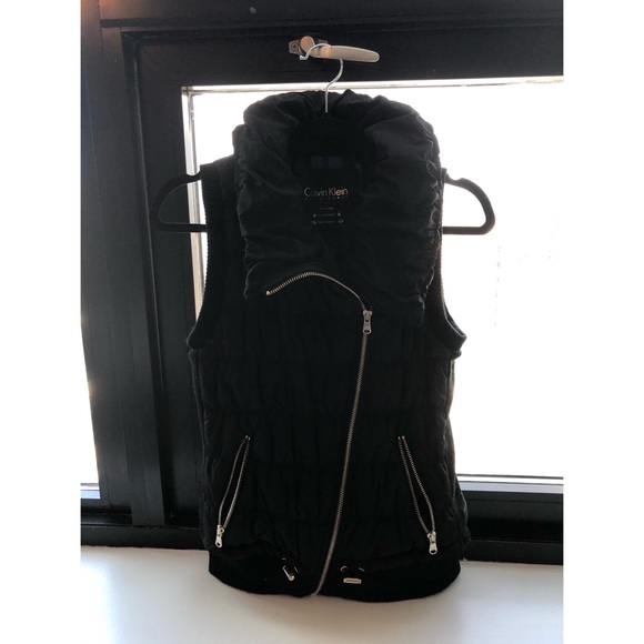 Calvin Klein Performance Asymmetrical Zip Vest - Picture 1 of 4
